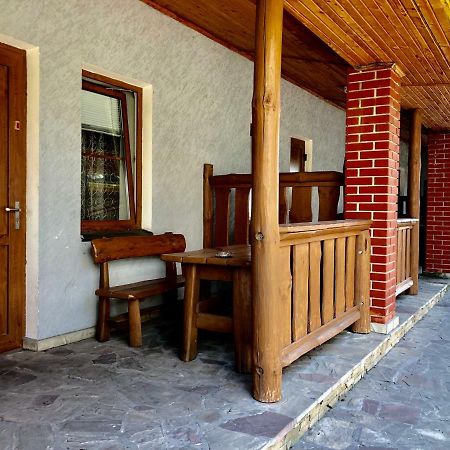 Tri Dorogi Hotel Liov Exterior foto
