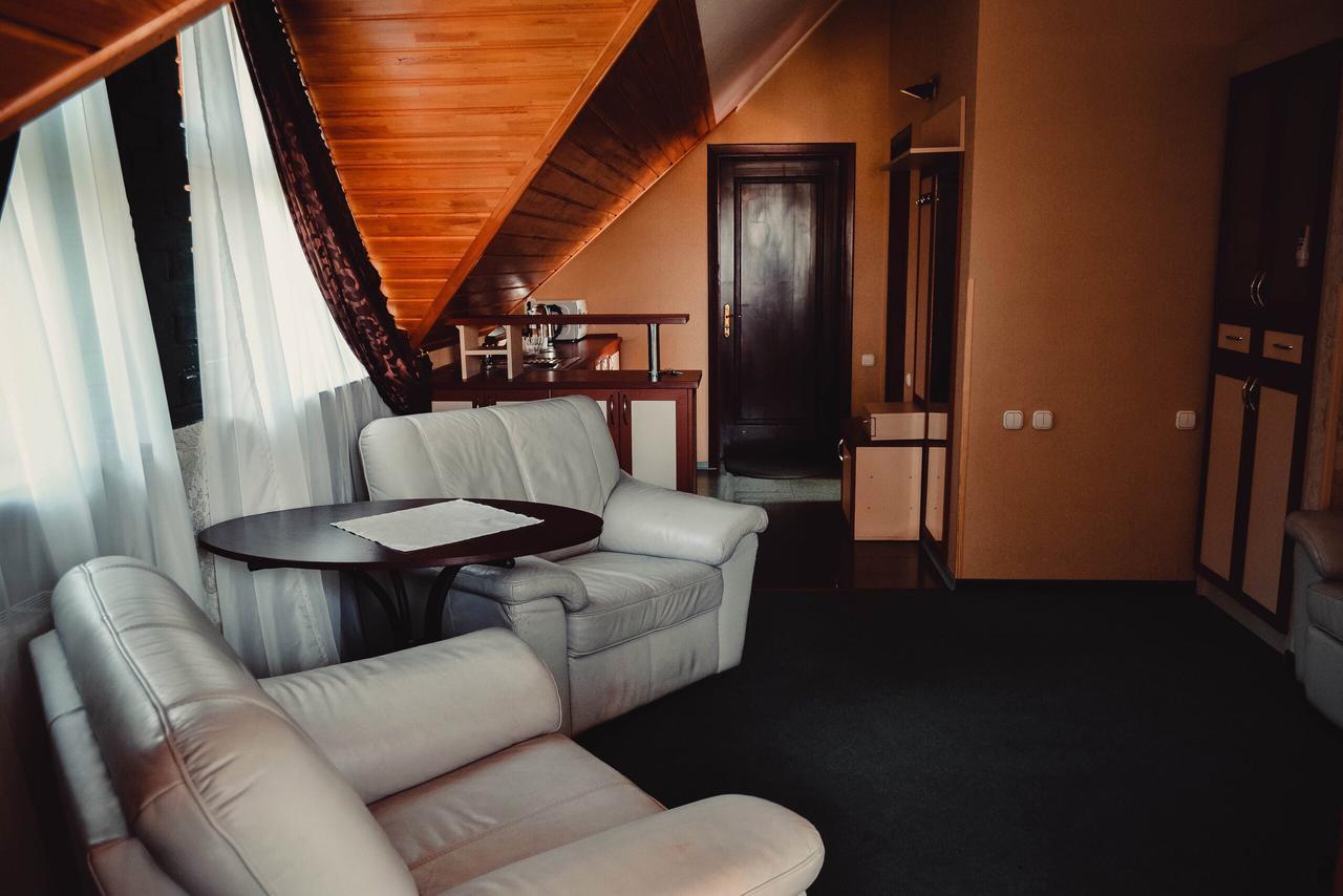 Tri Dorogi Hotel Liov Exterior foto